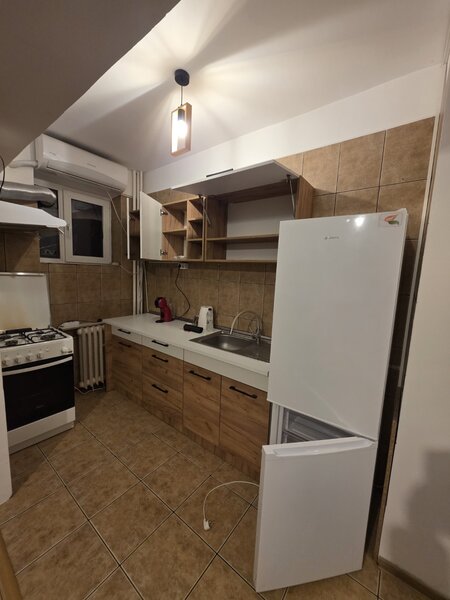 Dristor, chiar la gura de metrou, 5 minute mall Park Lake si parc IOR,